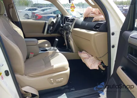 2011 Toyota 4Runner Sr5 V6 z USA, uszkodzony, nr VIN JTEZU5JR7B5028756